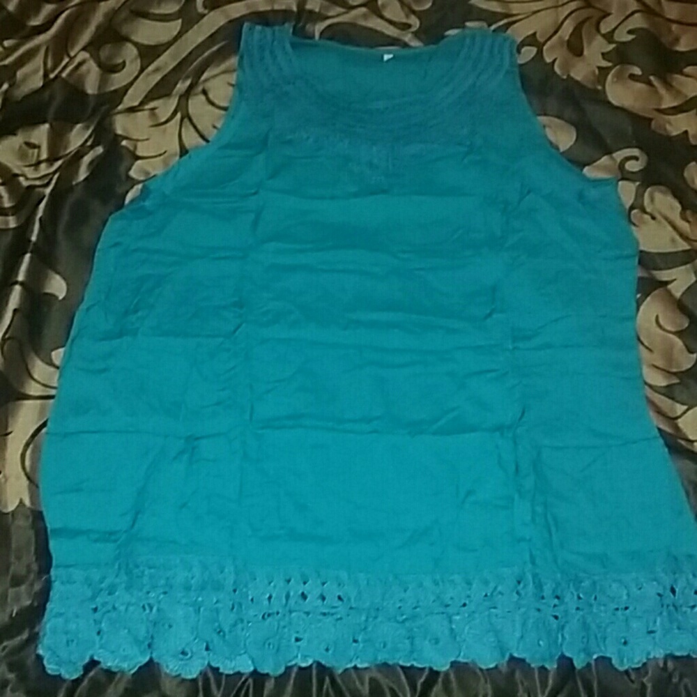 Sleeveless shirt